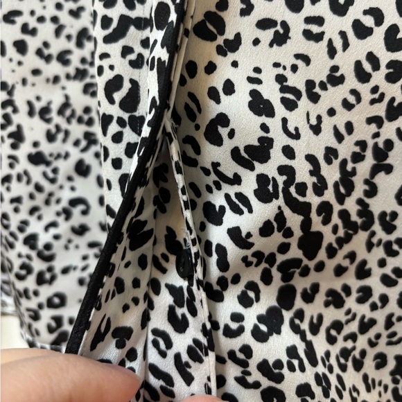 Dynamite Leopard Cropped Blouse 🐆 - Picture 4 of 10